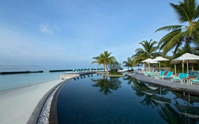 Constance Moofushi All Inclusive Hotel