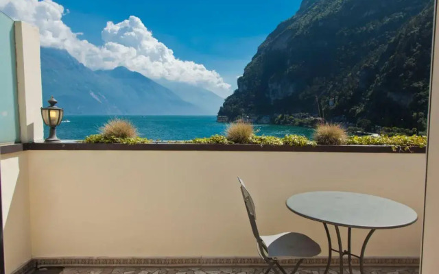 Bellavista Lakefront Hotel & Apartments