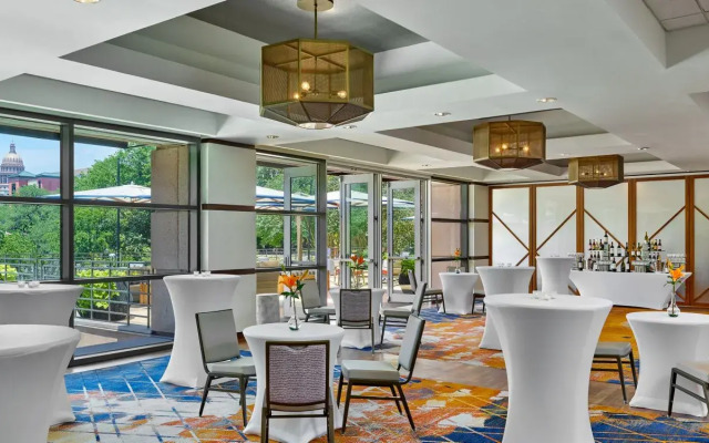 Downright Austin, A Renaissance Hotel