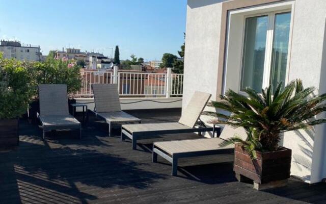 Card International Hotel