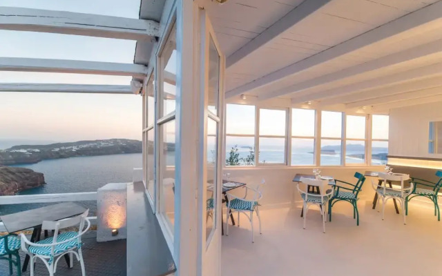 Athermi Suites - Adults Only