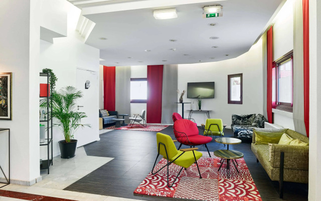 B&B HOTEL Saint-Quentin-en-Yvelines Centre Gare