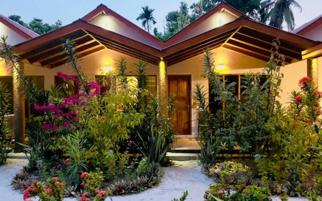 Thoddoo Beach Holiday Inn