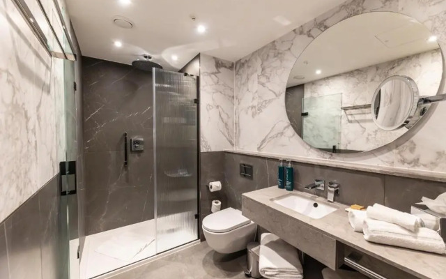 DoubleTree by Hilton London Victoria