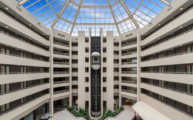 Отель The Lamar