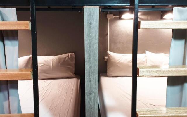 Beehive Phuket Old Town - Hostel