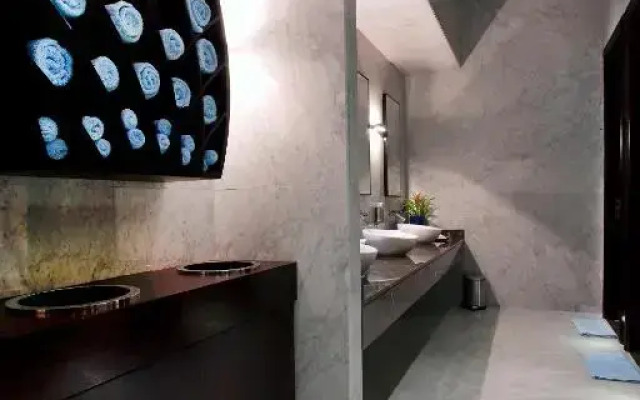 Bab Al Qasr Hotel & Residences