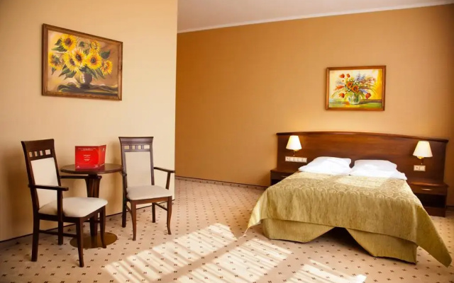 Grand Royal Hotel