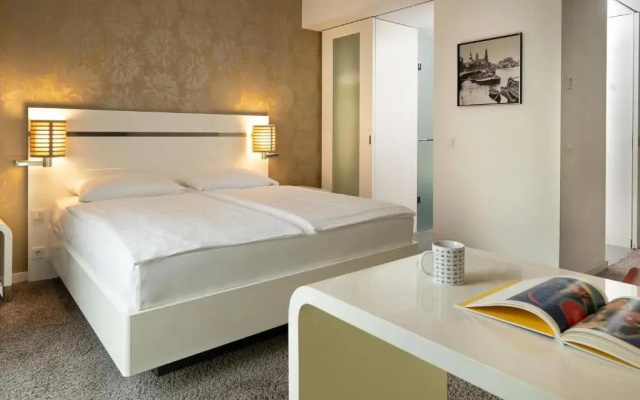The INNSiDE Double room (full double bed) (bed type is subject to availability)
