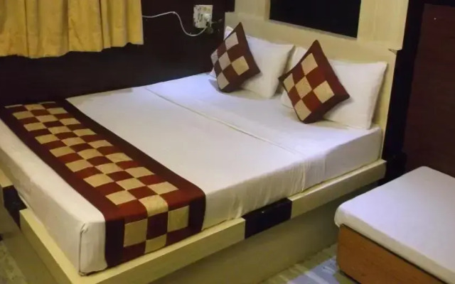Abhineet Palace Hotel