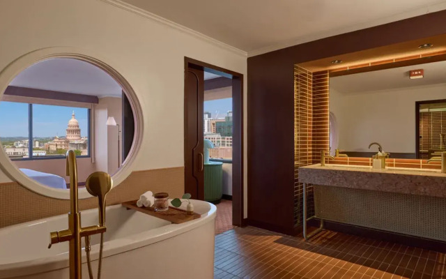Downright Austin, A Renaissance Hotel