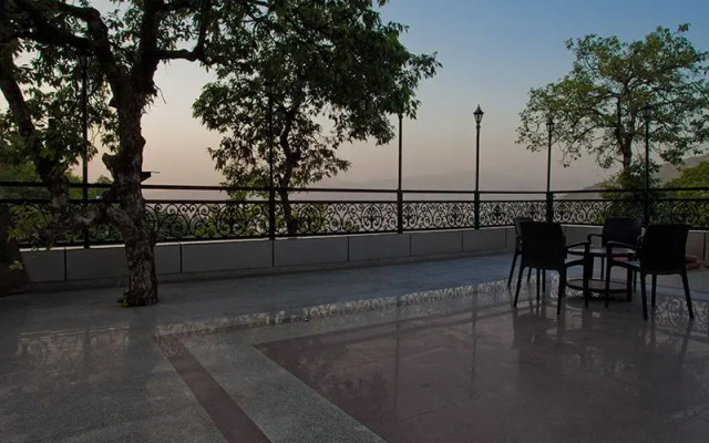 Hotel Emerald Heights
