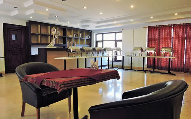 Hotel Traveller's Paradise Naukuchiatal [The Hill Skirt Resort]