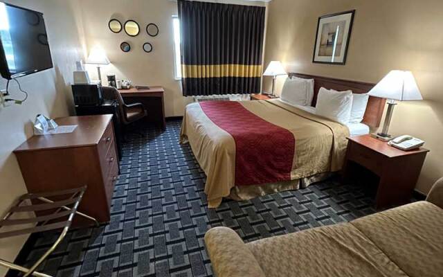 Hometown Inn & Suites