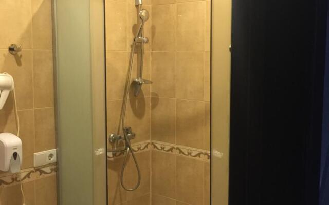7 Baits Hotel
