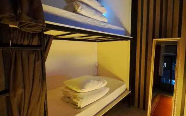 Karvi Hostel & Suites