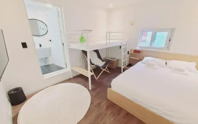 Bias K-GIRL GUESTHOUSE - Caters to Women