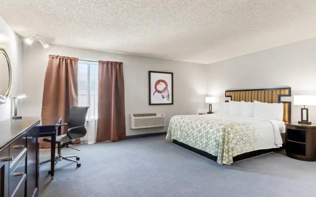 HomeTowne Studios by Red Roof Ridgecrest