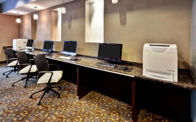 Holiday Inn Detroit Metro Airport by IHG