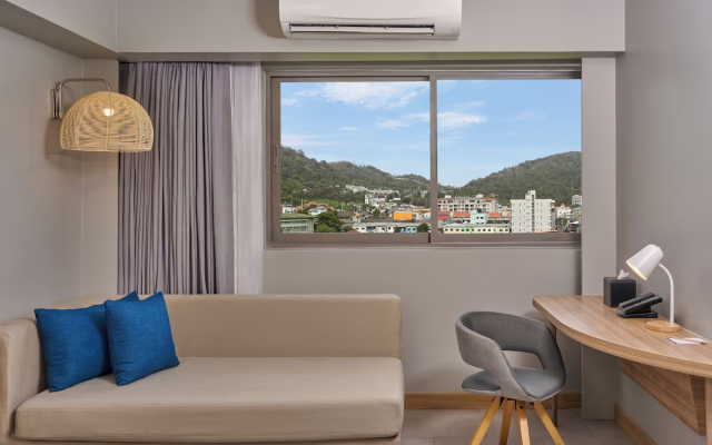 Journeyhub Phuket Patong Hotel