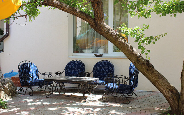 Zolotoj Abrikos Guest House