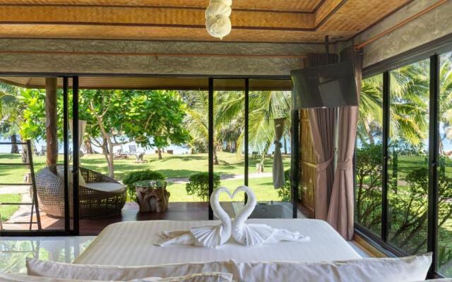 Long Beach Chalet Hotel