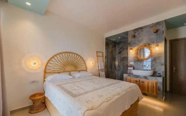 Delfini Beach Hotel