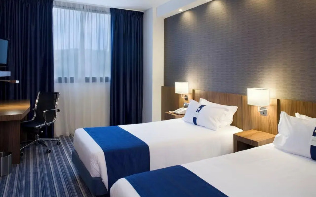 Отель Holiday Inn Express Bilbao, an IHG Hotel