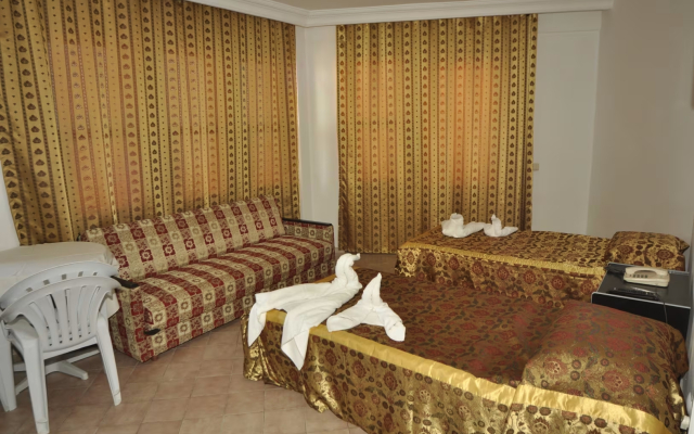 Gold Twins Beach Family