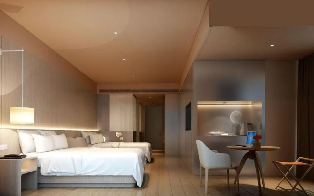 Zhengzhou East Railway Station Crossing Hotel