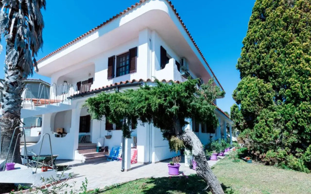Spazioso Appartamento al Mare con Giardino