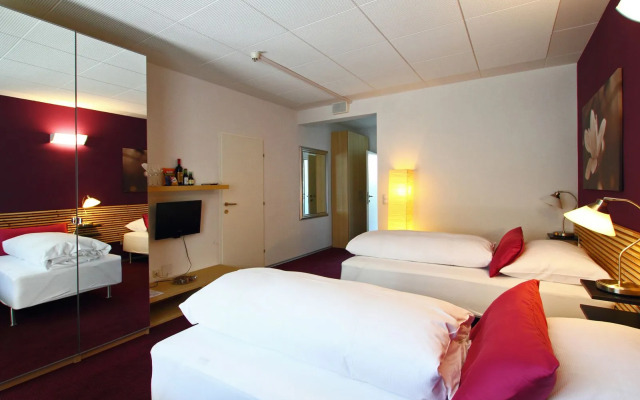 College Garden Hotel