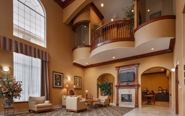 Best Western Plus New Caney Inn & Suites