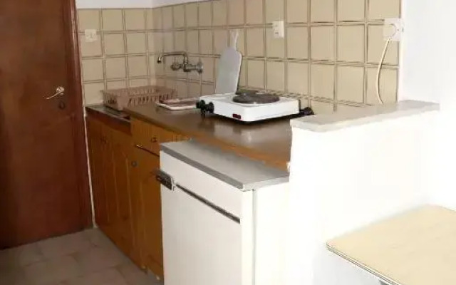 Captain's Studios & Apartments