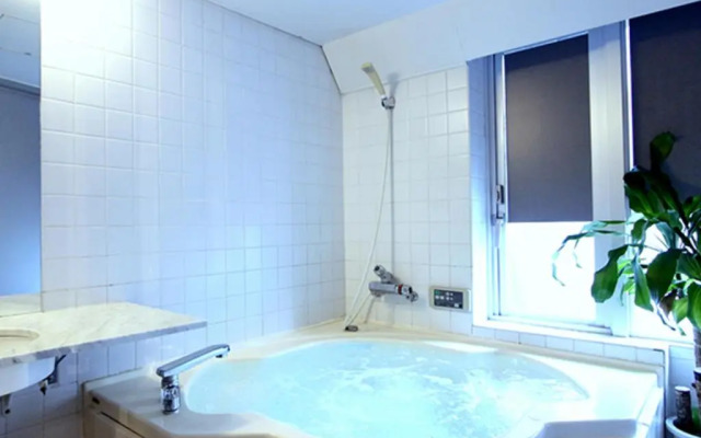Livemax Budget Korakuen Hotel