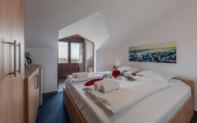 Aparthotel Plat
