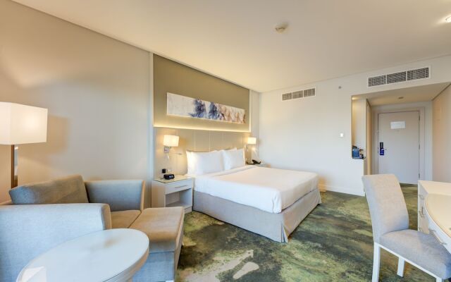 Millennium Lakeview Hotel