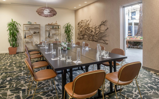Hotel Paradox, Autograph Collection
