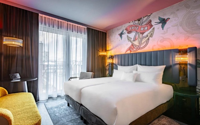 Down to Earth Twin room (twin beds)