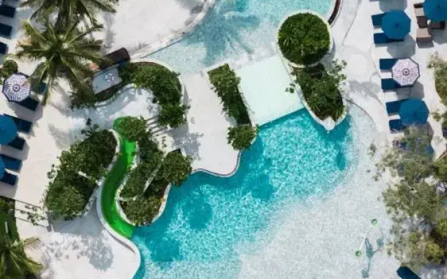 Le Méridien Phuket Mai Khao Beach Resort