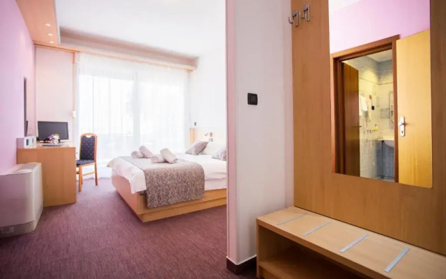 Hotel More