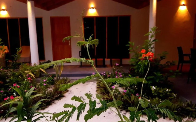 Thoddoo Beach Holiday Inn