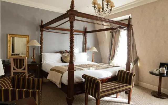 The Leonard Hotel