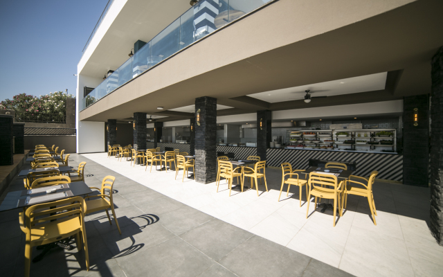 Sailor's Beach Club Hotel