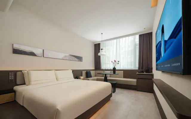 Dalian Xinghai Square Century City Sculpture Sea View Atour Hotel