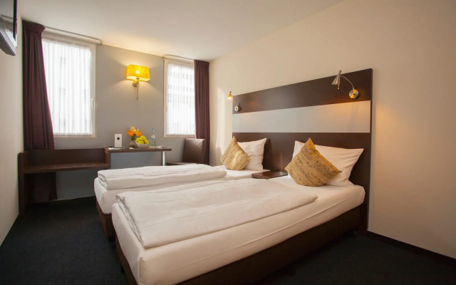 Ayun by Centro Deluxe