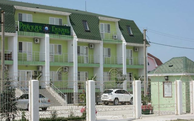 Гостиница Rayskaya Gavan в Щёлкино отзывы, цены и фото номеров - забронировать гостиницу Rayskaya Gavan онлайн вид на фасад