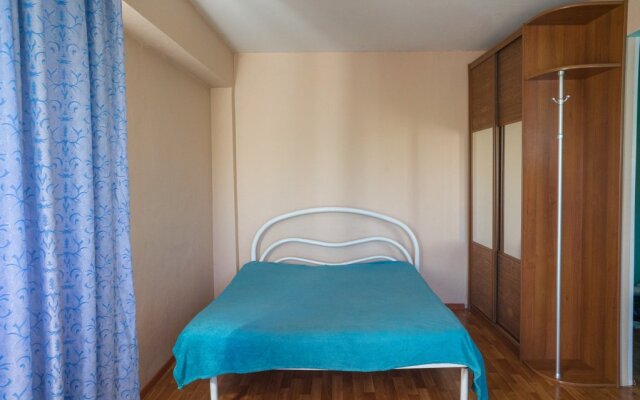 Avenue Apartment Matrosova 9B