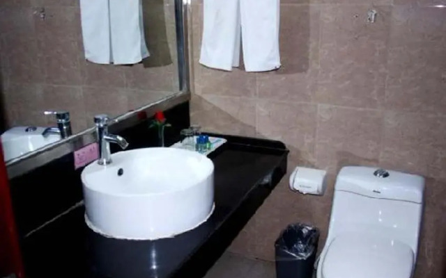 Songchao Bianjing Hotel (Kaifeng Drum Tower Square)