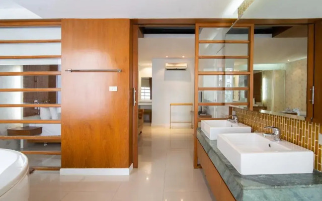 Royal Beach View Suites
